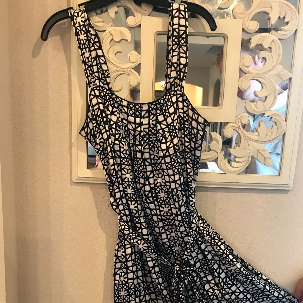 White House Black Market Black and White Geometric Midi Dress - Picture 3 of 7